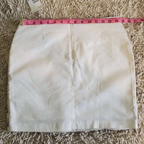 H&M Thick Aztec Print Skirt - Picture 4 of 4